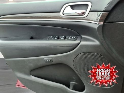 Used 2018 Jeep Grand Cherokee Overland AWD/4WD image 18