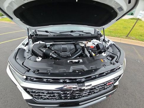 Used 2024 Chevrolet Traverse Z71 w/ Enhanced Driving Package AWD/4WD image 3