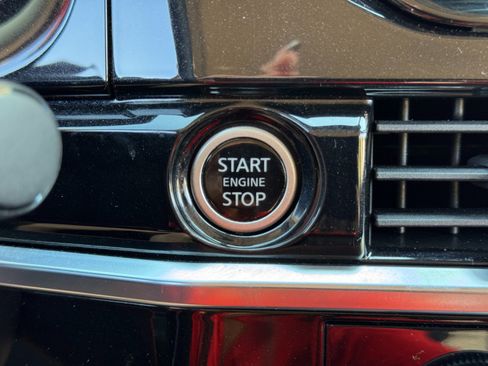 Used 2022 Nissan Pathfinder SV image 21