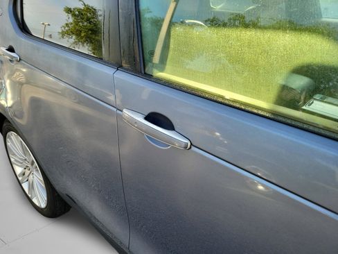 Used 2018 Land Rover Discovery HSE Luxury image 15