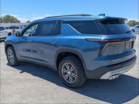 New 2026 Chevrolet Traverse LT w/ Driver Confidence Package FWD image 5