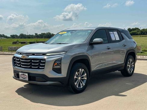 Used 2025 Chevrolet Equinox LT FWD image 7