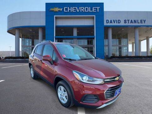 Used 2022 Chevrolet Trax LT w/ Driver Confidence Package AWD/4WD image 2
