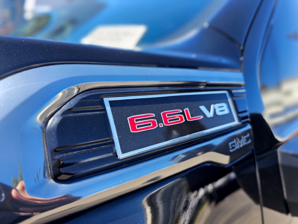 Used 2022 GMC Sierra 2500 AT4 w/ AT4 Preferred Package AWD/4WD image 4