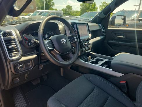New 2026 RAM 1500 Express AWD/4WD image 12