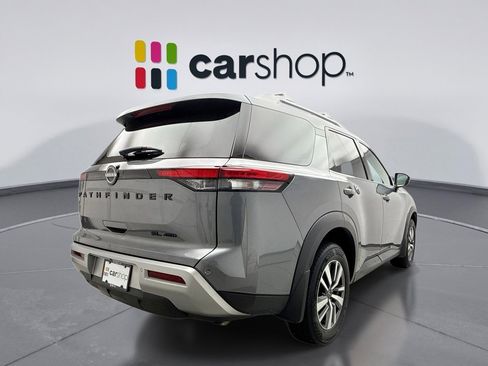 Used 2024 Nissan Pathfinder SL w/ Black Appearance Package image 5