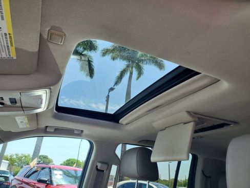 Used 2016 Chevrolet Suburban LT RWD image 12