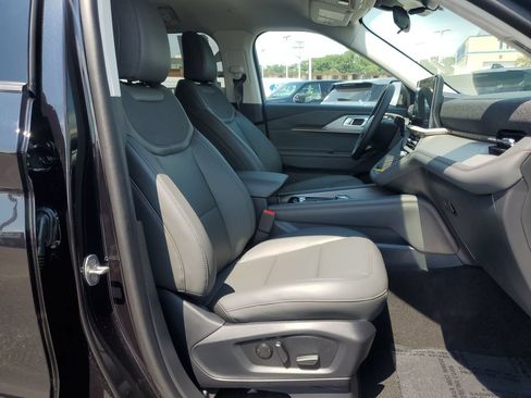 New 2026 Ford Explorer Active w/ Active Comfort Package AWD/4WD image 15