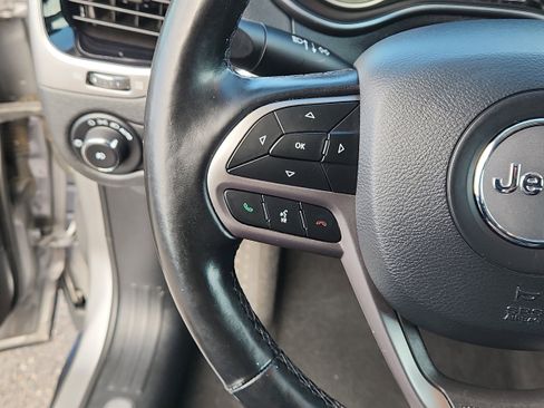 Used 2020 Jeep Cherokee Limited AWD/4WD image 16