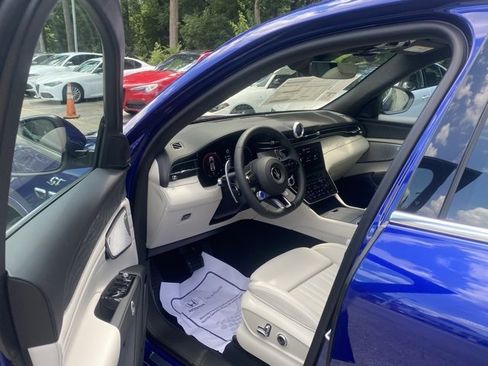 New 2024 Maserati Grecale GT image 18