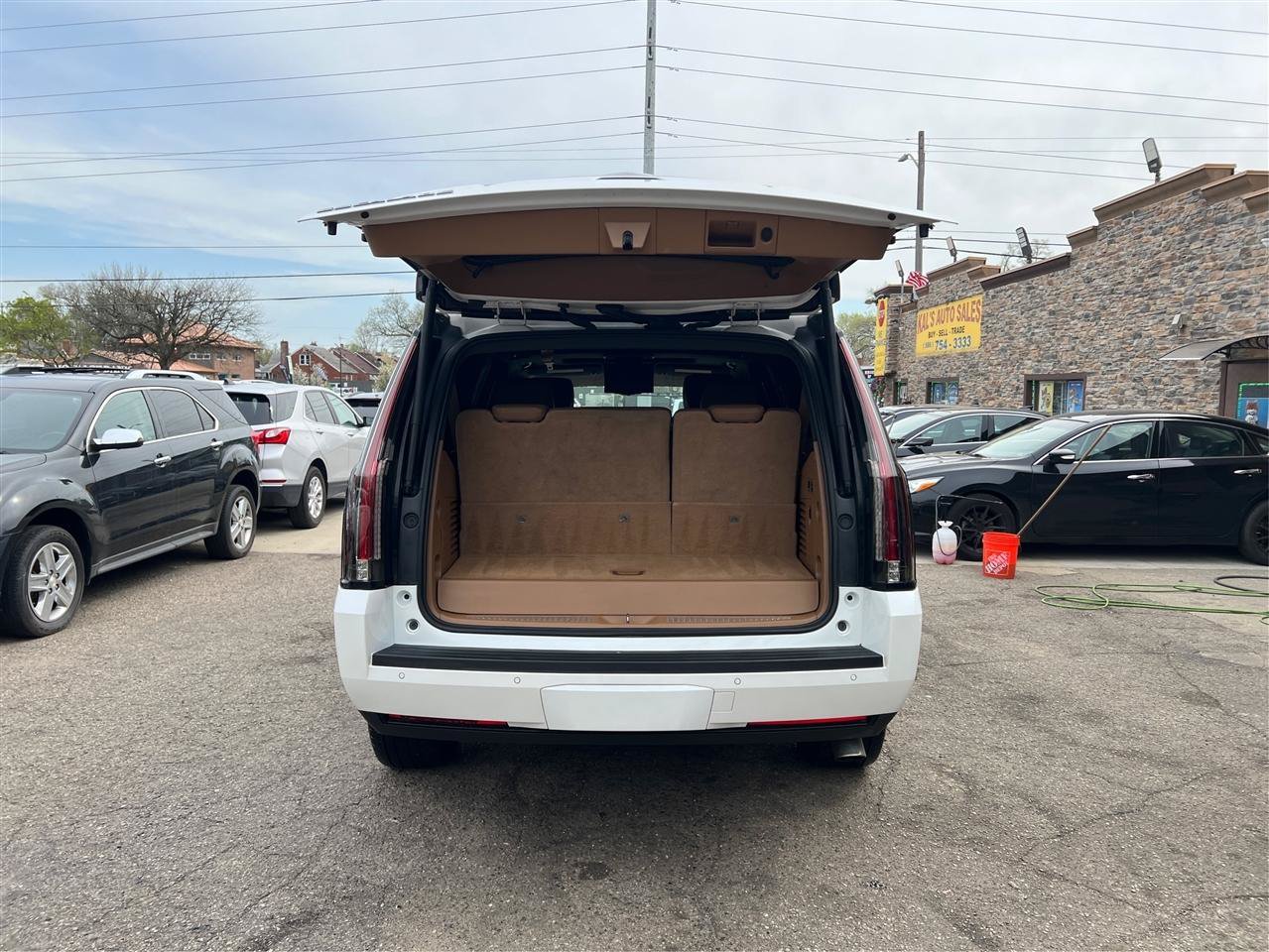 Used 2017 Cadillac Escalade Platinum AWD/4WD image 13