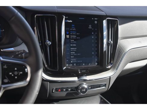 Certified 2025 Volvo XC60 T8 Plus w/ Protection Package Premier image 18