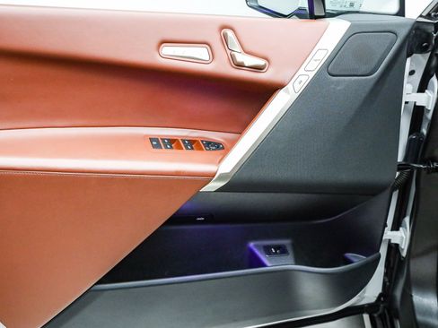 Used 2023 BMW iX xDrive50 w/ Sport Package image 21