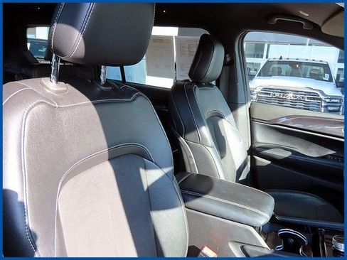 Used 2022 Jeep Grand Cherokee L Laredo image 9