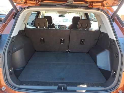 Used 2019 GMC Terrain SLE w/ Driver Convenience Package image 8