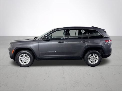 Used 2023 Jeep Grand Cherokee Laredo w/ Luxury Tech Group I AWD/4WD image 9