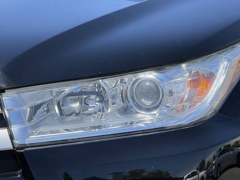 Used 2017 Toyota Highlander XLE AWD/4WD image 23