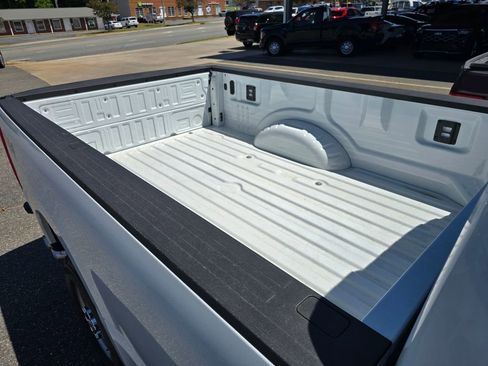 New 2025 Ford F250 XL w/ FX4 Off-Road Package AWD/4WD image 4