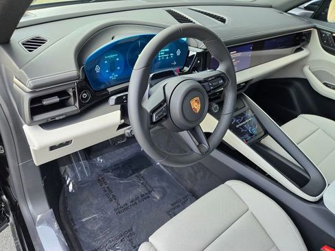 New 2026 Porsche Macan 4 Electric image 4