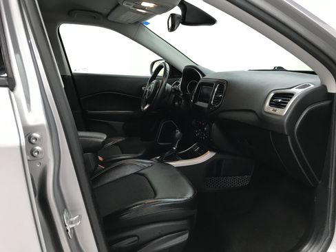 Used 2018 Jeep Compass Latitude w/ Popular Equipment Group FWD image 15