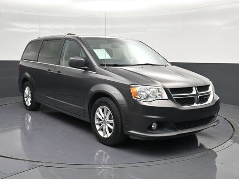 Used 2018 Dodge Grand Caravan SXT image 5