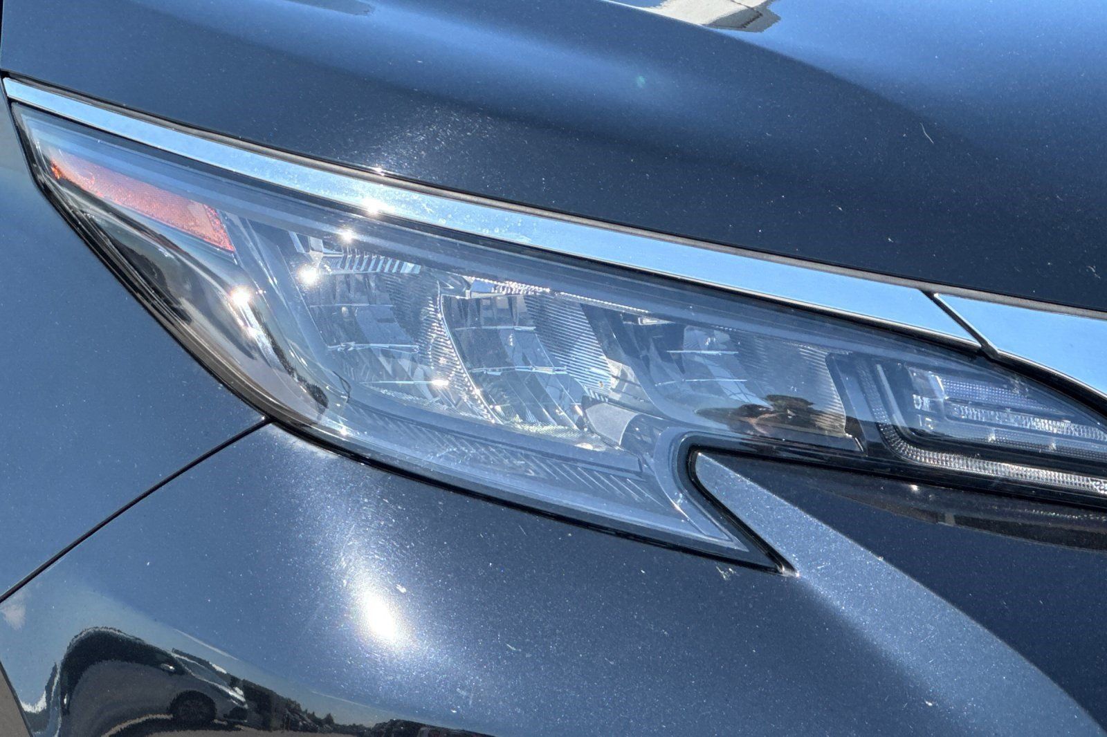 Used 2025 Toyota Sienna XLE FWD image 12