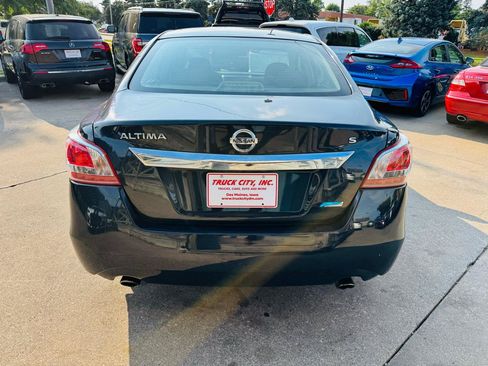 Used 2013 Nissan Altima 2.5 S FWD image 4