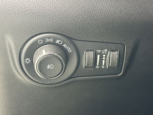 Used 2022 Jeep Compass Latitude w/ Sun and Sound Group FWD image 10