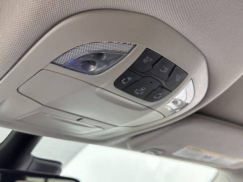 Used 2022 Chrysler Pacifica Touring-L w/ Uconnect Theater Family Group image 25