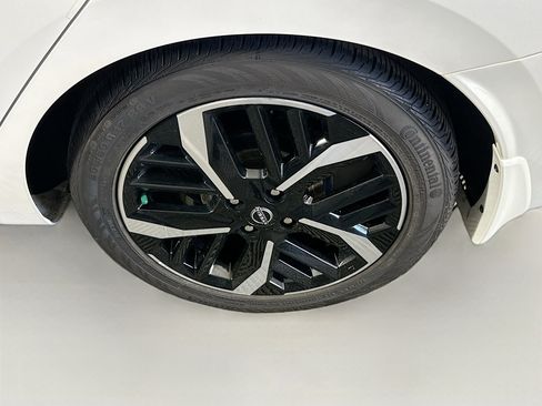 Used 2025 Nissan Versa SR w/ Trunk Package image 11