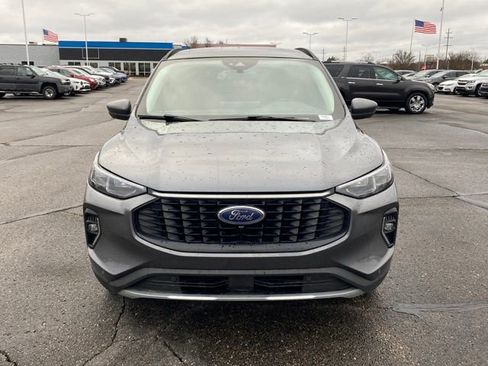 Used 2023 Ford Escape Platinum image 2