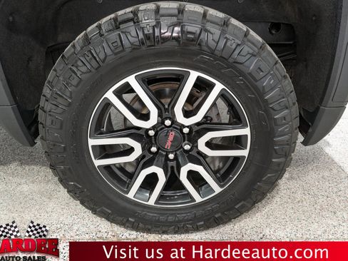 Used 2023 GMC Sierra 1500 AT4 w/ AT4 Preferred Package AWD/4WD image 9