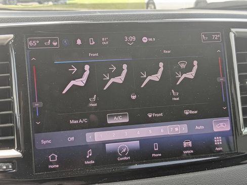 Used 2023 Chrysler Pacifica Touring-L FWD image 21