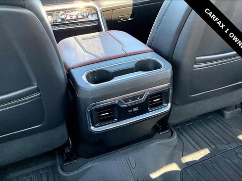 Used 2024 GMC Sierra 2500 Denali Ultimate image 11