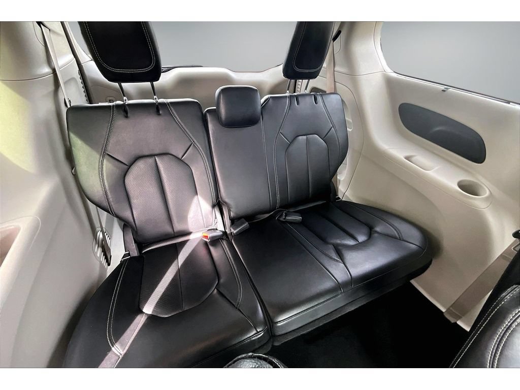 Used 2022 Chrysler Pacifica Touring-L FWD image 26