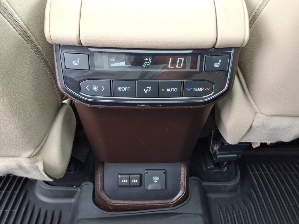 Used 2022 Toyota Highlander Platinum AWD/4WD image 15