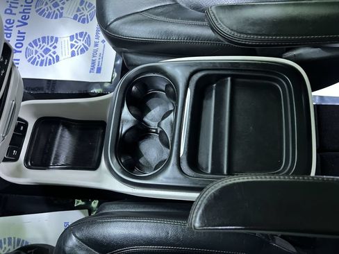 Used 2019 Chrysler Pacifica Touring-L FWD image 24