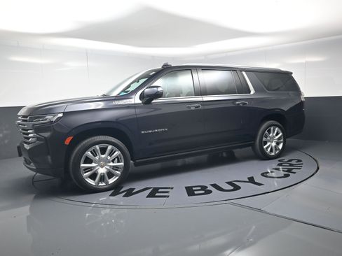 Used 2023 Chevrolet Suburban High Country w/ Premium Package 2 AWD/4WD image 12