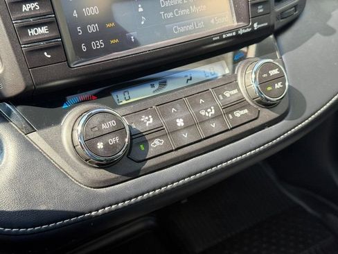 Used 2018 Toyota RAV4 Limited AWD/4WD image 28