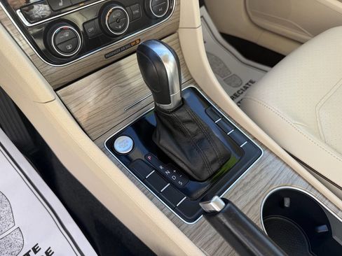 Used 2017 Volkswagen Passat 1.8T SE image 14