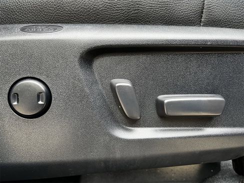 Used 2019 Toyota Tundra Limited image 19