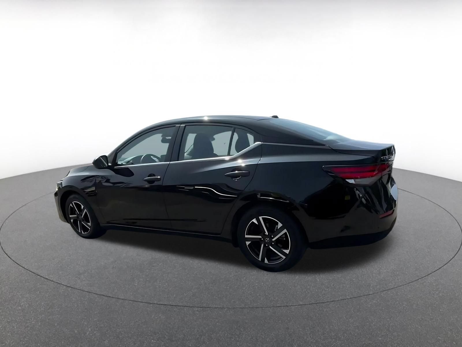 Used 2025 Nissan Sentra SV FWD image 9
