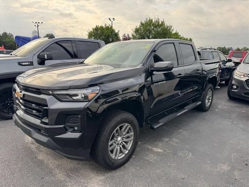 Used 2024 Chevrolet Colorado LT w/ LT Convenience Package III RWD image 9