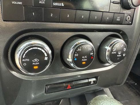 Used 2011 Dodge Challenger image 22