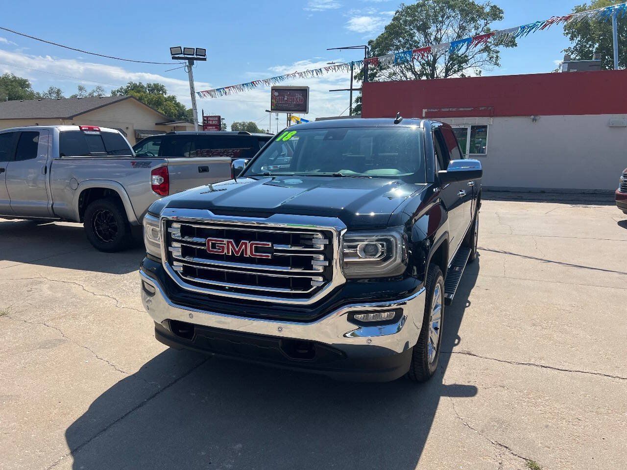 Used 2018 GMC Sierra 1500 SLT AWD/4WD image 3