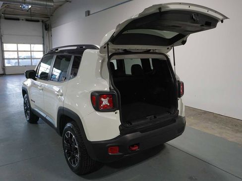 Used 2023 Jeep Renegade Trailhawk w/ Trailhawk Elite Group image 4