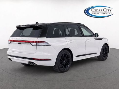 Used 2023 Lincoln Aviator Reserve w/ Jet Package AWD/4WD image 4