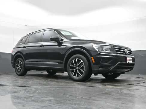 Used 2021 Volkswagen Tiguan SE image 48