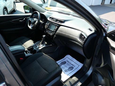Used 2018 Nissan Rogue SV AWD/4WD image 26