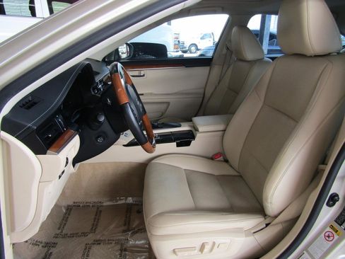 Used 2015 Lexus ES 300h w/ Premium Package w/Bamboo Trim image 9